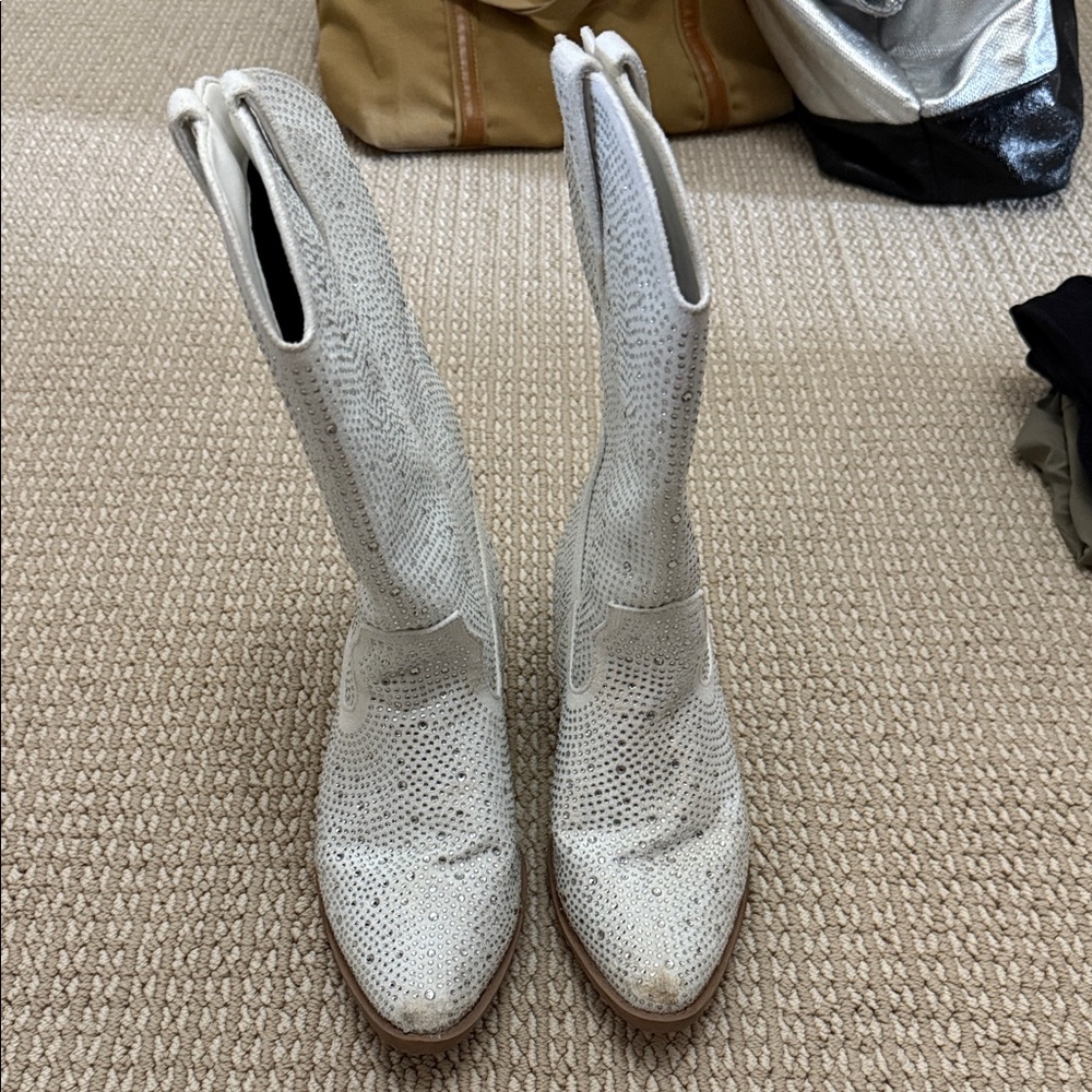 Elegant White Textured Women's Boots